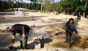 Ausgrabungen in Sobibór - vorne links: W. Mazurek.