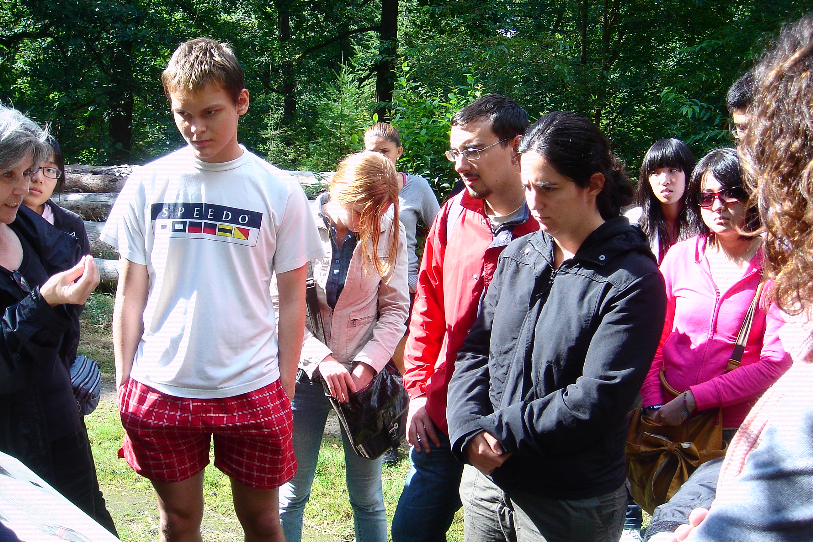 In den warmen Jahreszeiten strömen unzählige Gruppen zur KZ-Außenstelle um eine Führung zu erhalten: Schulklassen, Jugendgruppen, Vereine oder Clubs... Melden Sie sich daher frühzeitig an, damit wir Ihnen einen Termin einräumen können...