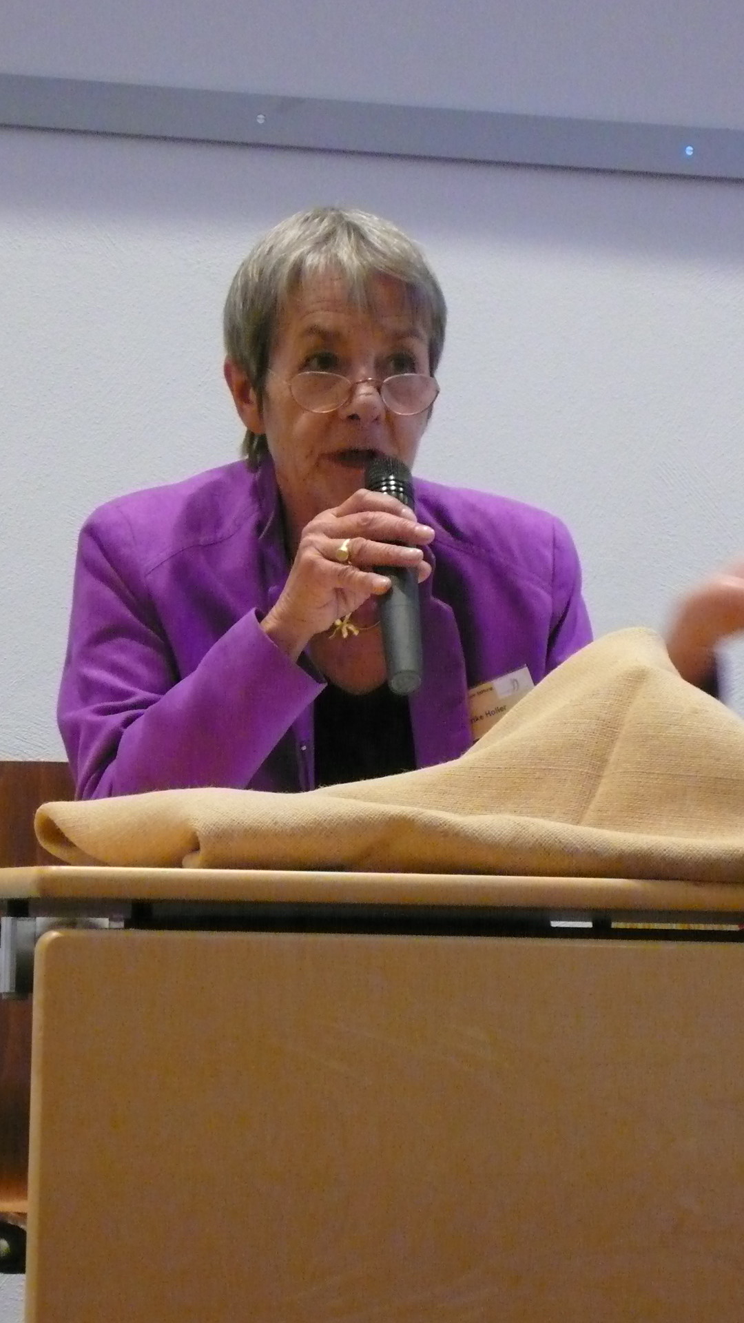 Ulrike Holler, frühere  Journalistin des hessischen Rundfunks, bringt sich als Kuratoriumsmitglied aktiv in die Stiftungsarbeit ein.