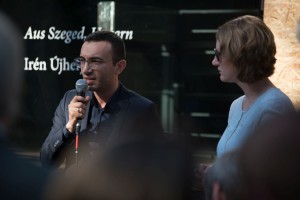 Mike Josef, Baudezernent und Repräsentant der Stadt Frankfurt, und Martina Janssen, 2005 eine der Teamerinnen des ersten International work and study camps der MH-Stiftung.