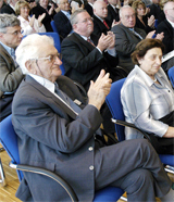 Vera Dotan (r.), Überlebende der KZ Außenstelle Walldorf, mit Ehemann Miki Dotan (l.).