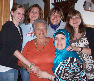 Nach dem Gespräch mit Magda Hollander-Lafon (Mitte), Überlebende der KZ-Außenstelle Walldorf, in unserer Wohnung in Paris, Juni 2008.