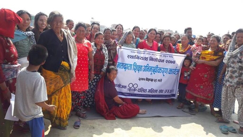 Ein Foto aus unserem Nepal-Bericht: Demons­tra­tion von Dalit-Frauen vor Kom­mu­nal­wah­len, 2017