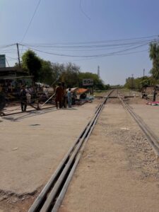 Nur ein einziges Gleis gibt es heute Rabwah (Chenab Nagar) - für den Eisenbahnverkehr in beide Richtungen.