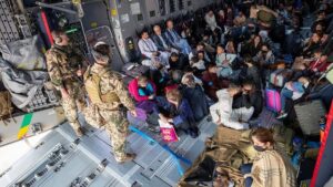 Im August 2021 vergangenen Jahres rettete die Bundeswehr mit ihrer Luftbrücke mehr als 4500 Menschen aus Afghanistan. Warum es zu der Evakuierungsmission unter chaotischen Verhältnissen am Kabuler Flughafen kam, soll Mitte 2022 ein Untersuchungsausschuss klären. 