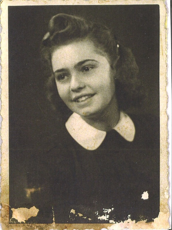 Ágnes Klein, geb. 1927. Aufgewachsen in Jászberény, deportiert nach Auschwitz, Walldorf, anschließend in das KZ Ravensbrück. Dort wurde sie ermordet.