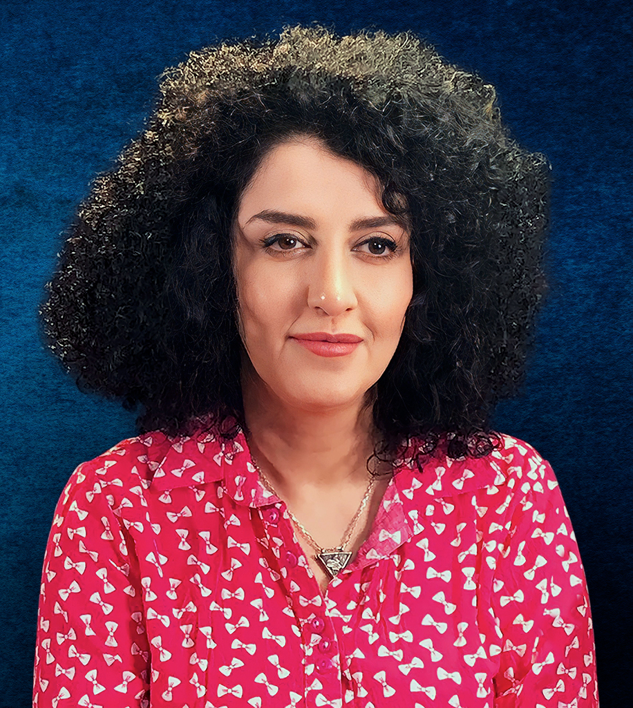 Narges Mohammadi, eine iranische Menschenrechtsaktivistin, die sich auch viel für Frauenrechte einsetzte. Berühmt und x-fach nachgeahmt wurde z.B. die Aufschrift auf ihrer Hand: ""Hijab (Kopftuch) und Keuschheit sind eine Form der Gewalt gegen Frauen." 2023 erhielt sie den Friedensnobelpreis, den sie allerdings nicht selbst entgegennehmen konnte.