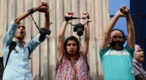 Protest von Journalist*innen gegen die Razzia bei Mada Masr, 2019