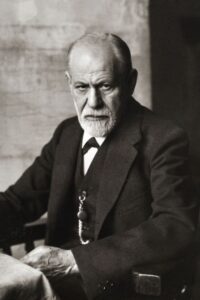 Sigmund Freud (1856 – 1939), österreichischer Arzt und Begründer der Psychoanalyse, der 1930 mit dem Goethepreis ausgezeichnet wurde, 1938 ging er von Österreich ins Exil nach Großbritannien und verstarb dort ein Jahr später an seiner schweren Erkrankung. Nach der Bücherverbrennung schrieb er an seinen Freund Ernest Jones: „Was wir für Fortschritte machen! Im Mittelalter hätten sie mich verbrannt, heutzutage begnügen sie sich damit, meine Bücher zu verbrennen.“