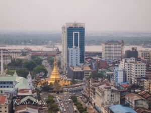 Yangon ist mit über 7 Mio Einwohnern die bevölkerungsreichste Stadt Myanmars und auch das wichtigste Handelszentrum des Landes; bis 2006 war sie auch Hauptstadt von Myanmar, jetzt ist dies Naypyidaw.