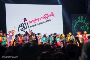 Yangun Pride Veranstaltung, 2020.
Im konservativen Myanmar existierte die LGBT Gemeinde praktisch nicht im öffentlichen Bewusstsein. Ab 2014 begann von einigen Kulturorganisationen wie dem Goethe Institut, Institut Francais, British Council u.a. ein gesponsertes Festival, das im Januar 2020 rund 17.000 Teilnehmern und Besuchern nach Yangon zog.