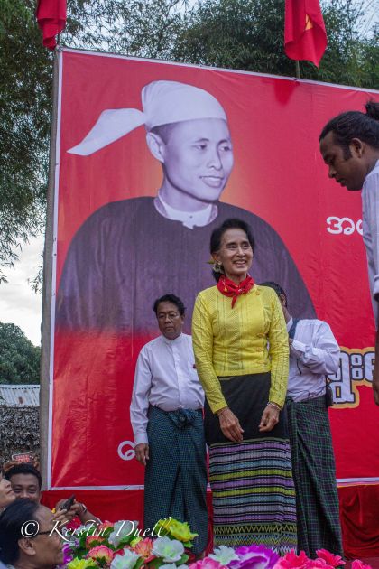 Aung San Suu Kyi, Vorsitzende der NLD, im Wahlkampf in ihrem Wahlkreis Khamu, Yangon Oktober 2015.